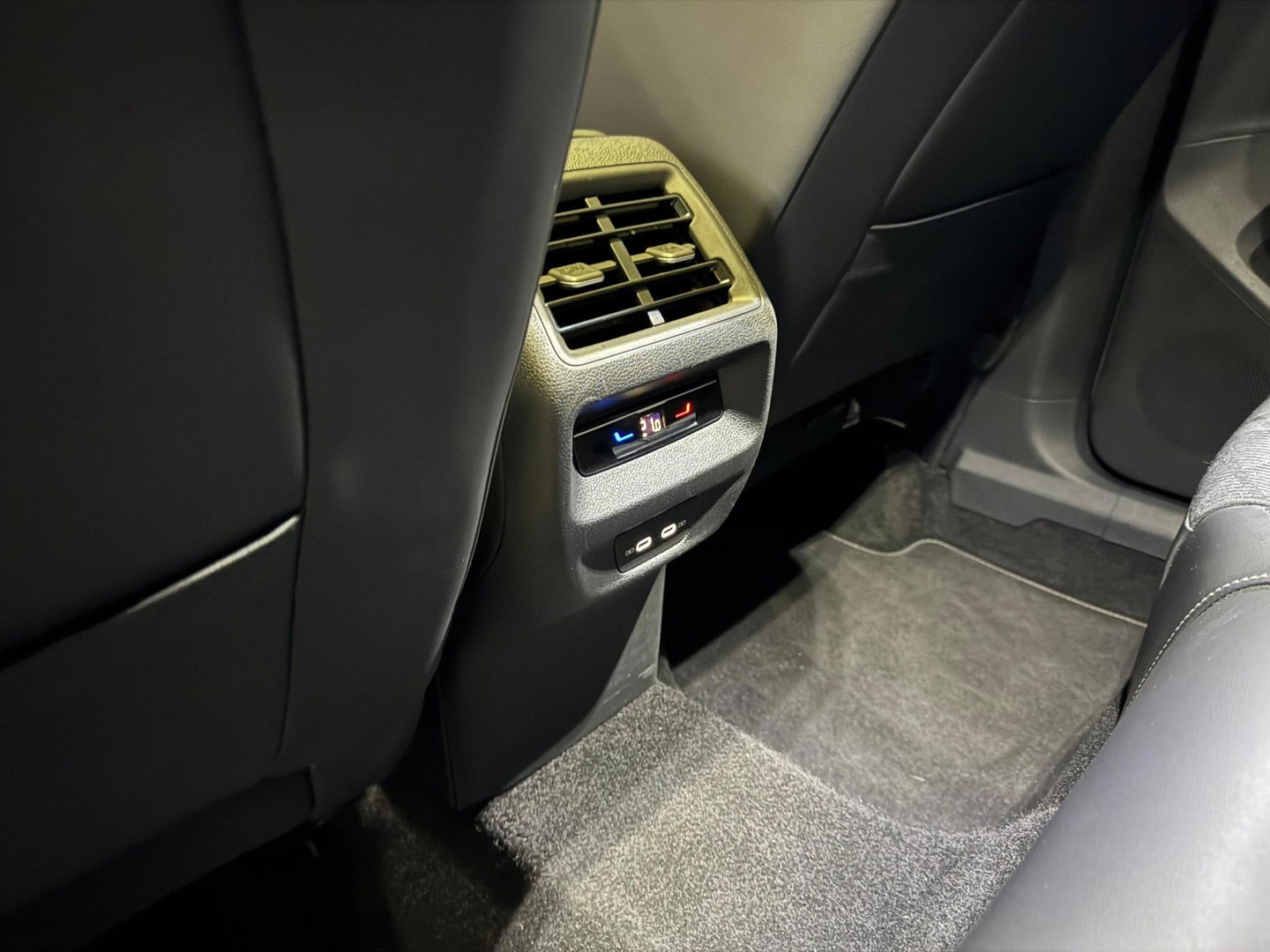 Volkswagen Tiguan 1.5 eTSI R-Line Edition PANO KEYLESS