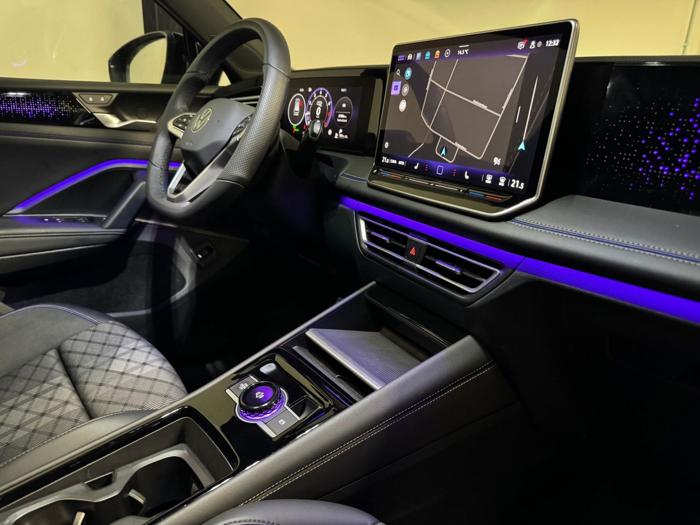 Volkswagen Tiguan 1.5 eTSI R-Line Edition PANO KEYLESS