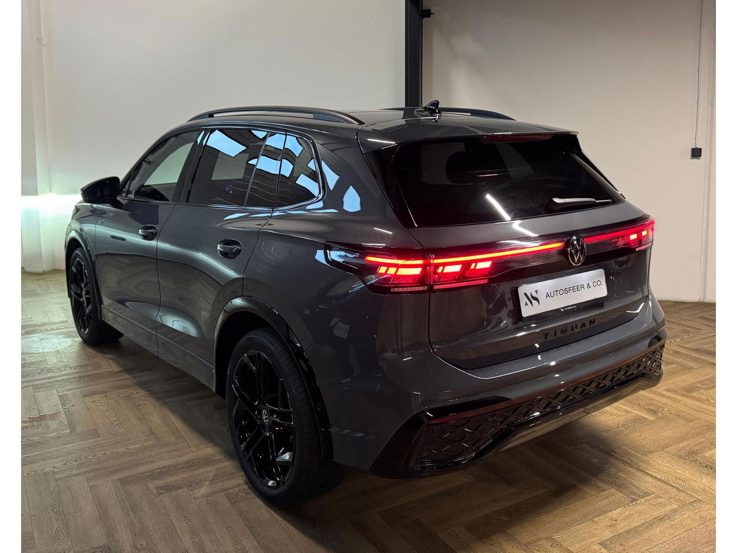 Volkswagen Tiguan 1.5 eTSI R-Line Edition PANO KEYLESS