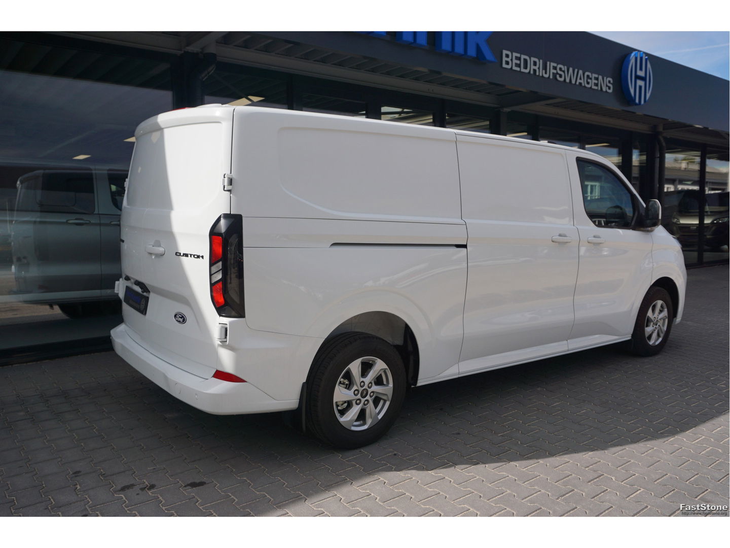 Ford Transit Custom 300L 136PK Limited AUT BPM VRIJ!! Navi, Cam, Adap. Cruise, 16" LM, Trekhaak!! NR. A70