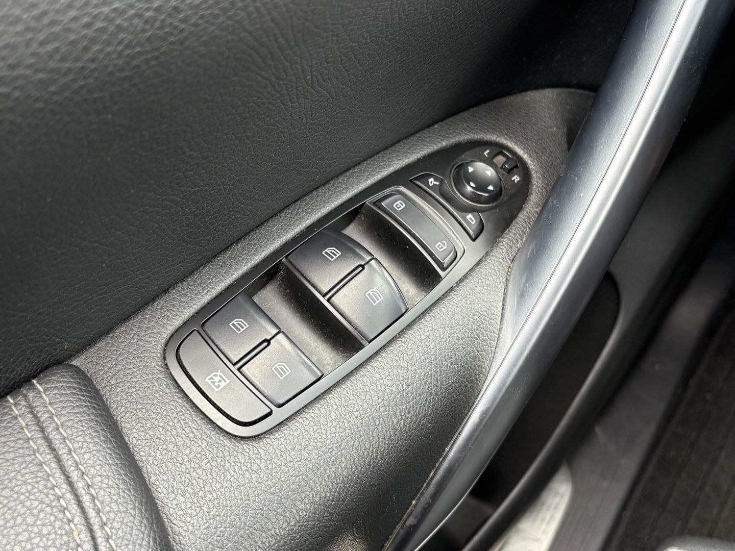 Mercedes-Benz X-Klasse 350 d 4-MATIC Power 260PK V6 | ACHTERBANK | 360 GRADEN | LEER |