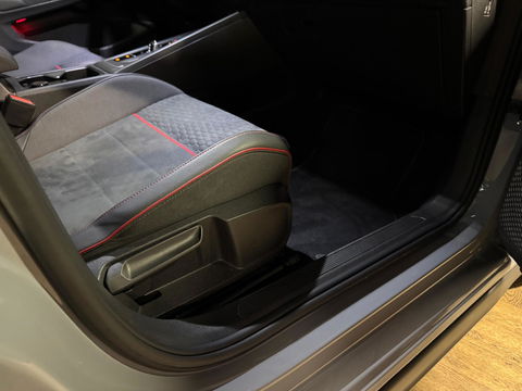 Volkswagen Golf 2.0 TSI GTI CLUBSPORT 45' PANO AKRA KEYLESS'