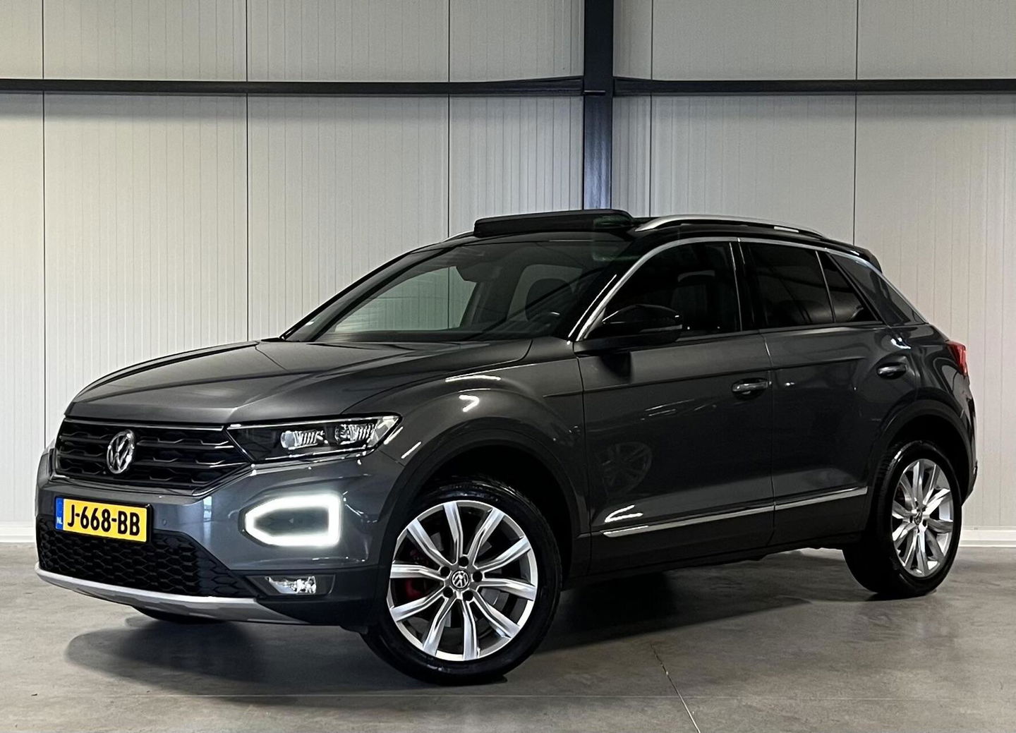 Volkswagen T-Roc 1.5 TSI 150PK Sport Pano Virtual Trekhaak