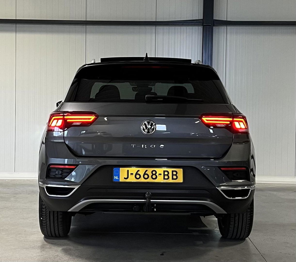 Volkswagen T-Roc 1.5 TSI 150PK Sport Pano Virtual Trekhaak