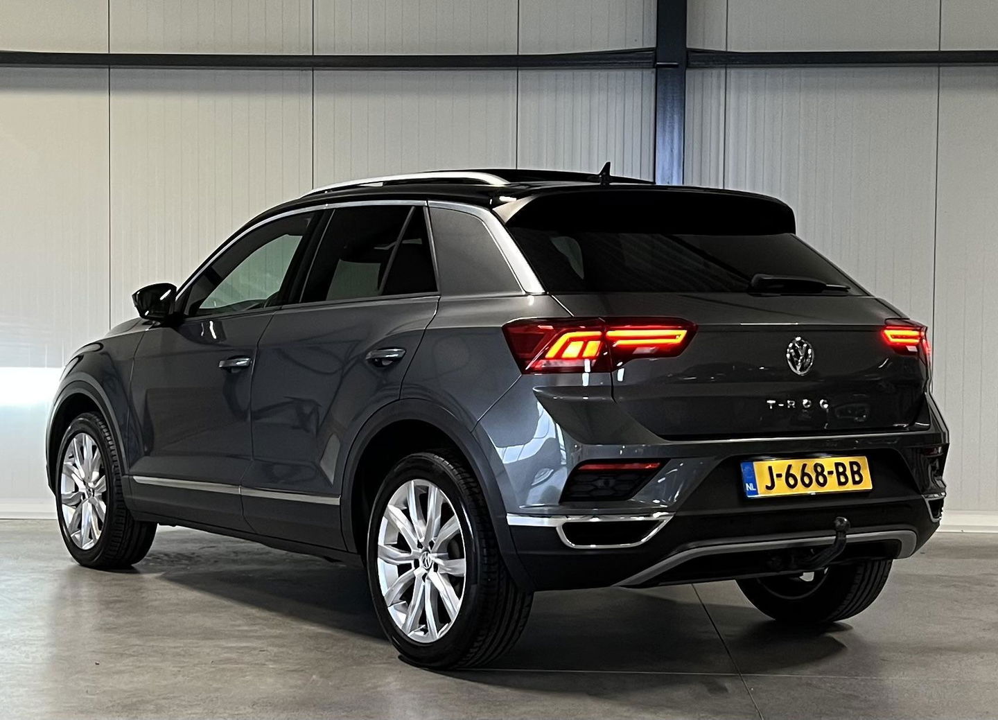 Volkswagen T-Roc 1.5 TSI 150PK Sport Pano Virtual Trekhaak