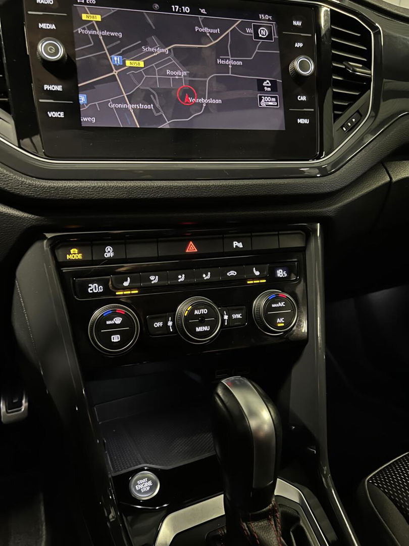 Volkswagen T-Roc 1.5 TSI 150PK Sport Pano Virtual Trekhaak