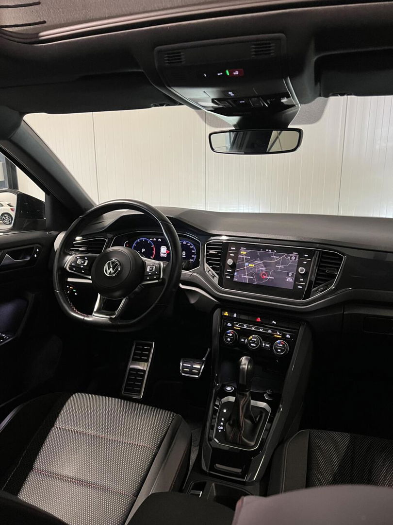 Volkswagen T-Roc 1.5 TSI 150PK Sport Pano Virtual Trekhaak