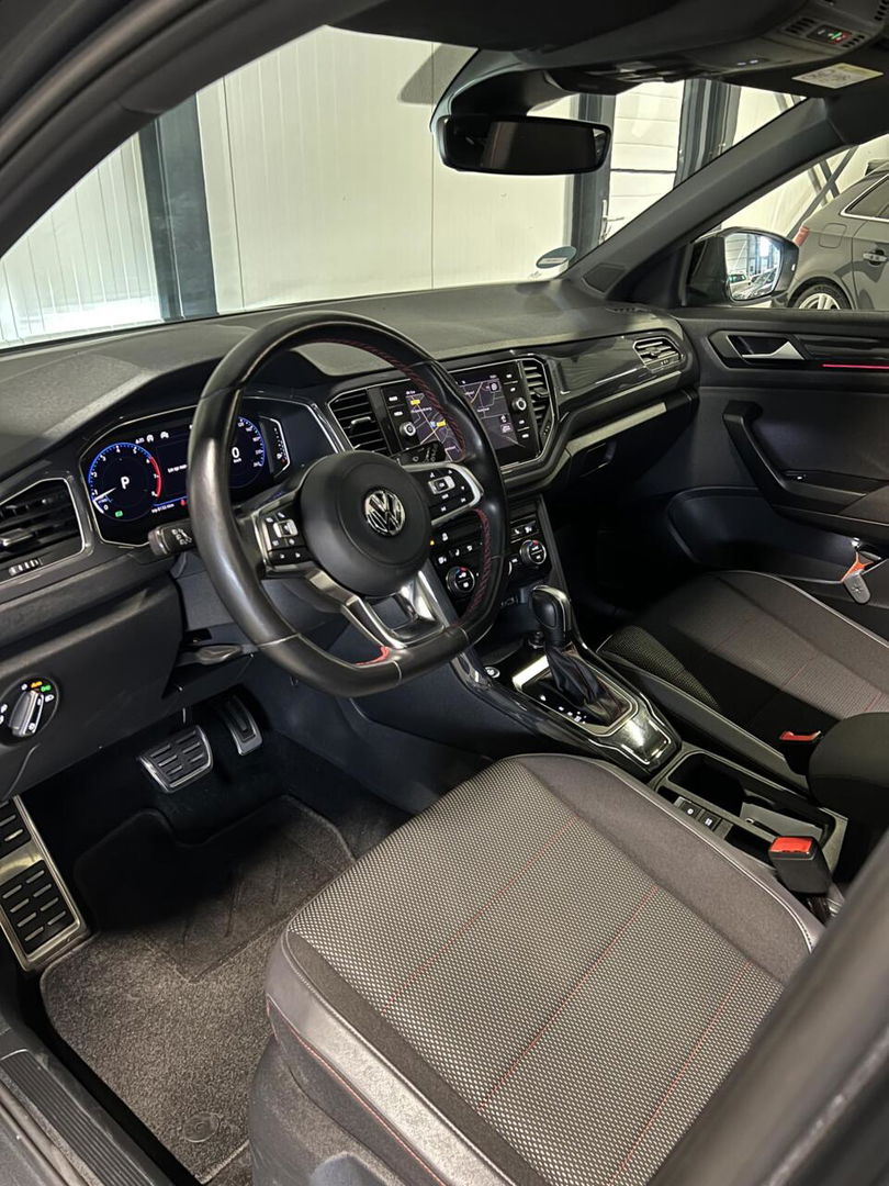 Volkswagen T-Roc 1.5 TSI 150PK Sport Pano Virtual Trekhaak