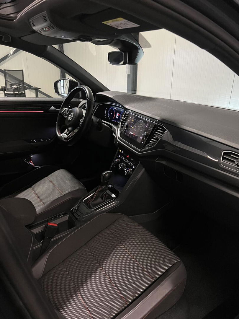 Volkswagen T-Roc 1.5 TSI 150PK Sport Pano Virtual Trekhaak