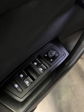 Volkswagen T-Roc 1.5 TSI 150PK Sport Pano Virtual Trekhaak