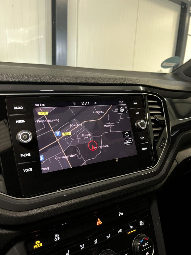 Volkswagen T-Roc 1.5 TSI 150PK Sport Pano Virtual Trekhaak
