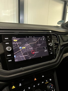 Volkswagen T-Roc 1.5 TSI 150PK Sport Pano Virtual Trekhaak