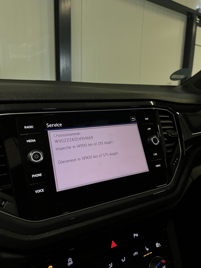 Volkswagen T-Roc 1.5 TSI 150PK Sport Pano Virtual Trekhaak