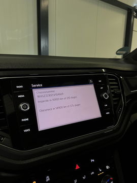 Volkswagen T-Roc 1.5 TSI 150PK Sport Pano Virtual Trekhaak