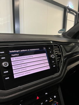 Volkswagen T-Roc 1.5 TSI 150PK Sport Pano Virtual Trekhaak
