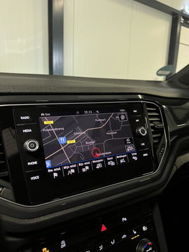 Volkswagen T-Roc 1.5 TSI 150PK Sport Pano Virtual Trekhaak