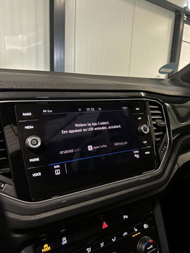 Volkswagen T-Roc 1.5 TSI 150PK Sport Pano Virtual Trekhaak