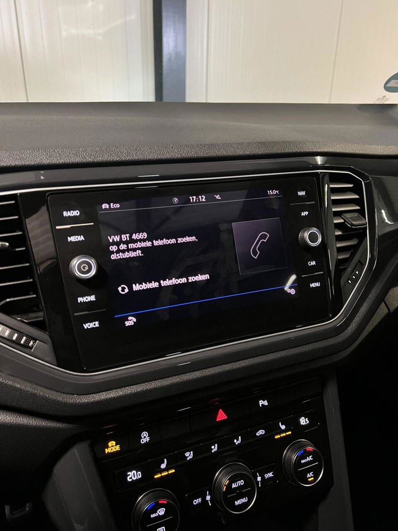 Volkswagen T-Roc 1.5 TSI 150PK Sport Pano Virtual Trekhaak