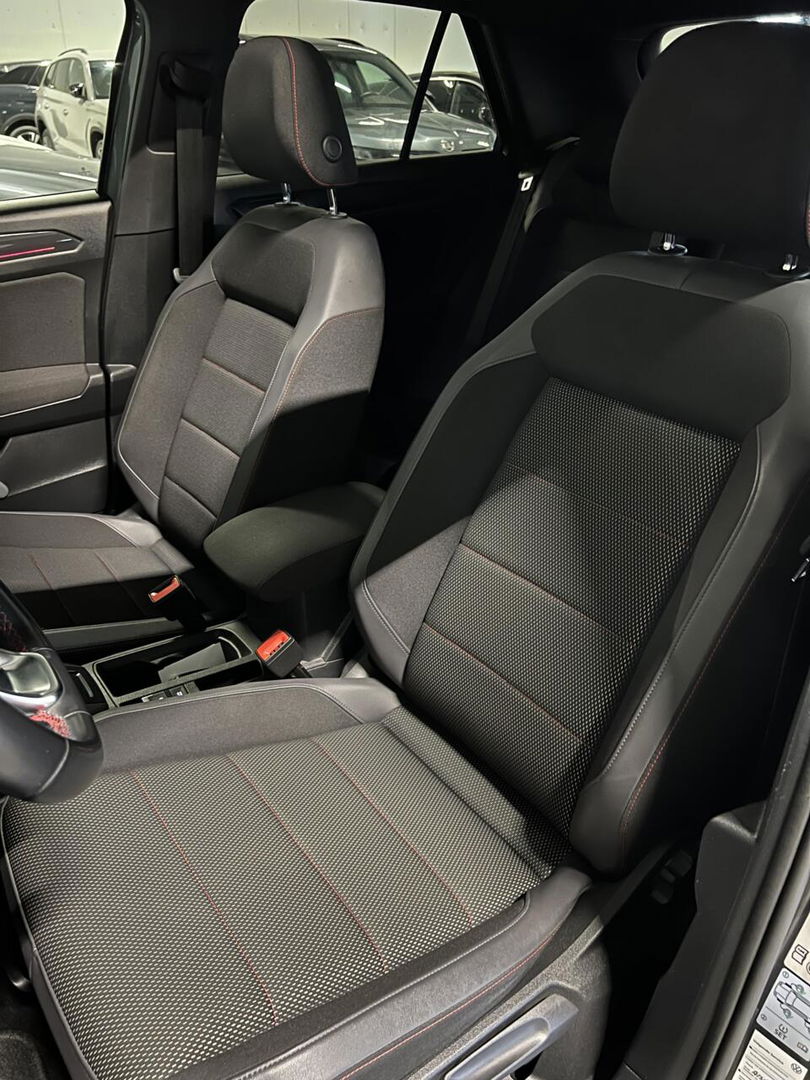 Volkswagen T-Roc 1.5 TSI 150PK Sport Pano Virtual Trekhaak