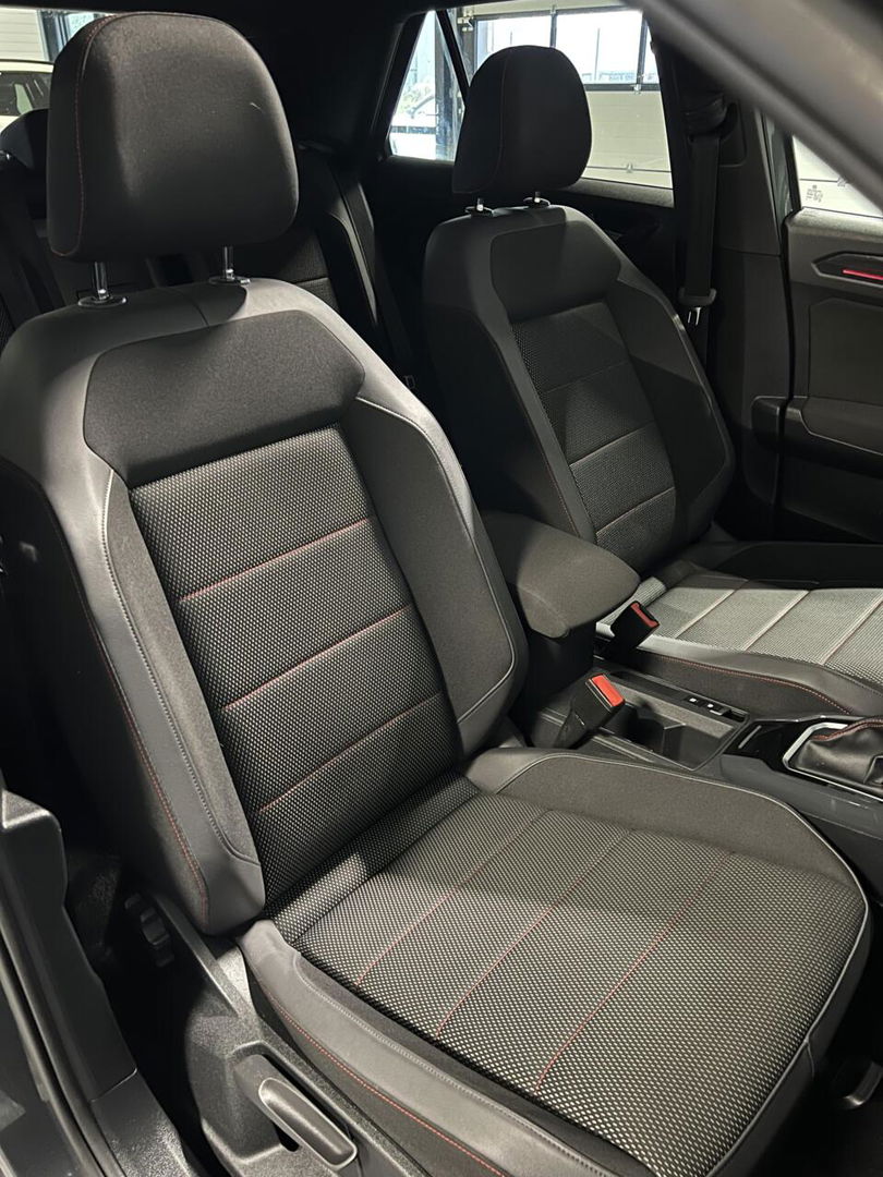Volkswagen T-Roc 1.5 TSI 150PK Sport Pano Virtual Trekhaak