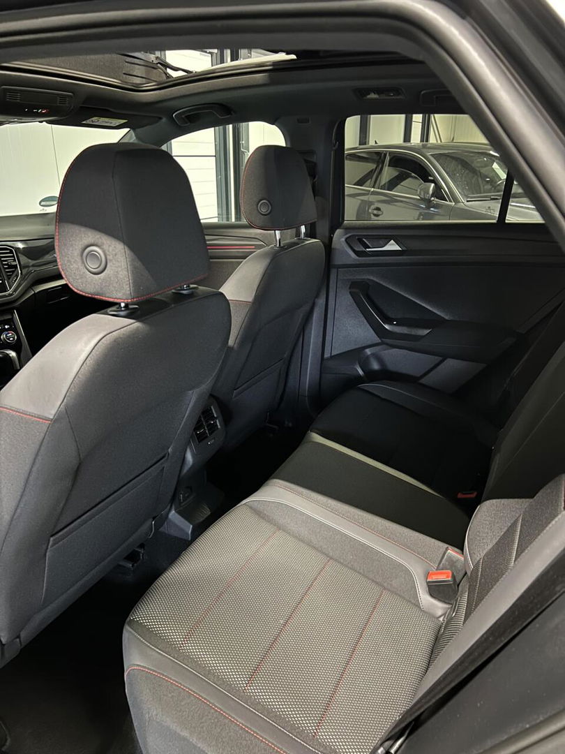 Volkswagen T-Roc 1.5 TSI 150PK Sport Pano Virtual Trekhaak