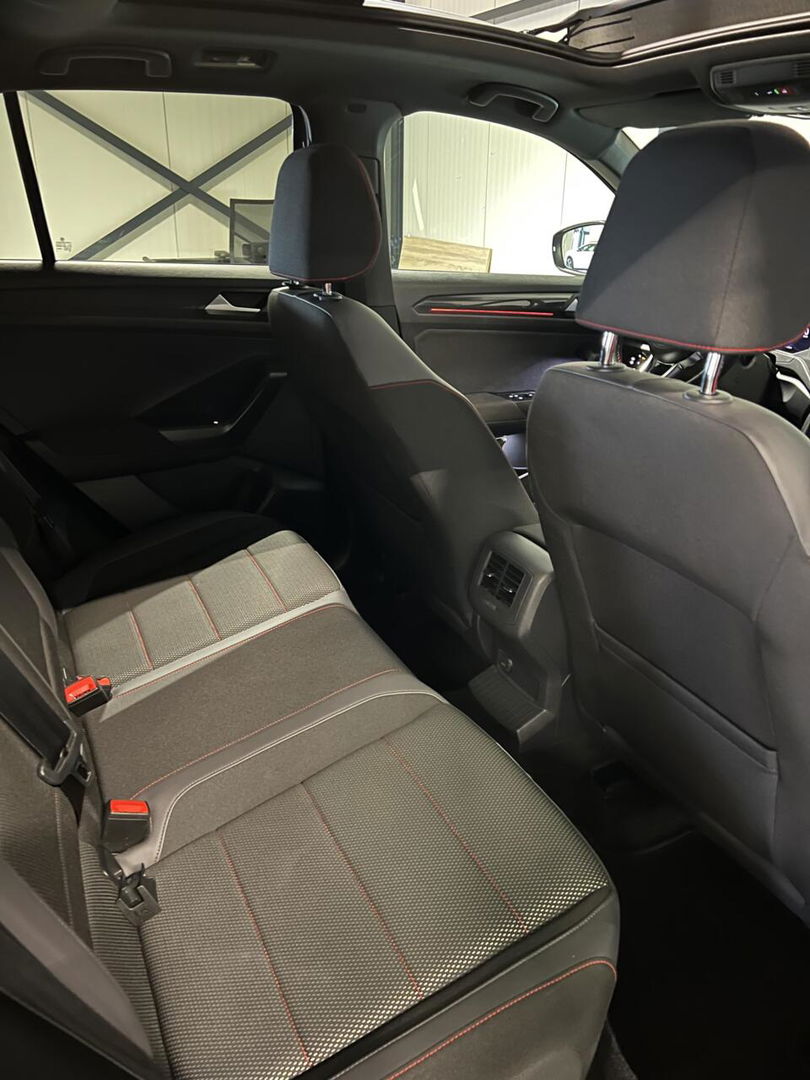 Volkswagen T-Roc 1.5 TSI 150PK Sport Pano Virtual Trekhaak