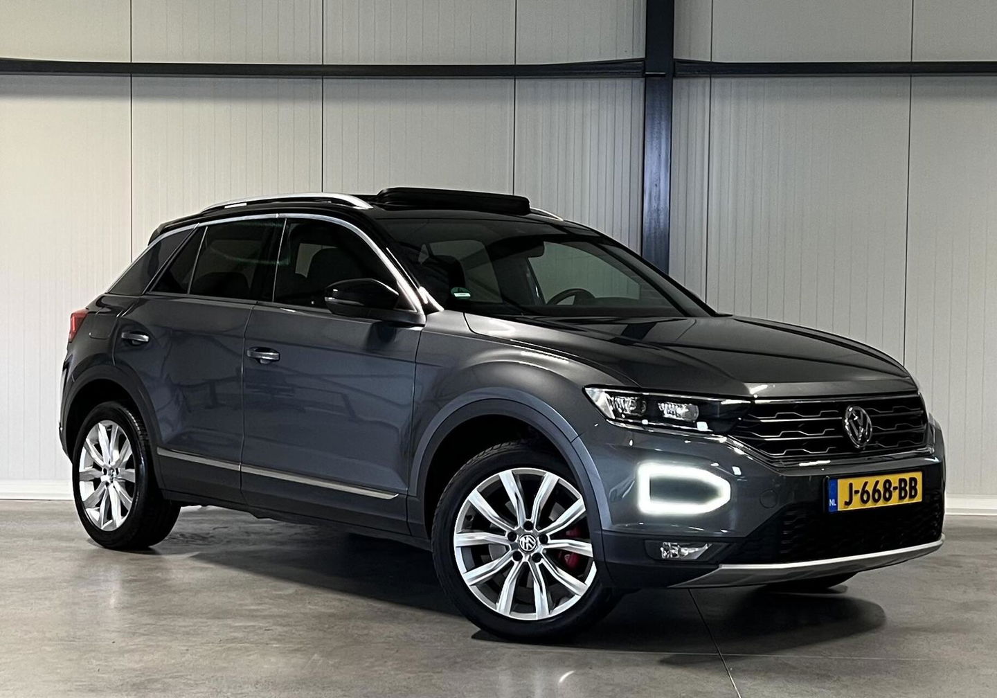 Volkswagen T-Roc 1.5 TSI 150PK Sport Pano Virtual Trekhaak