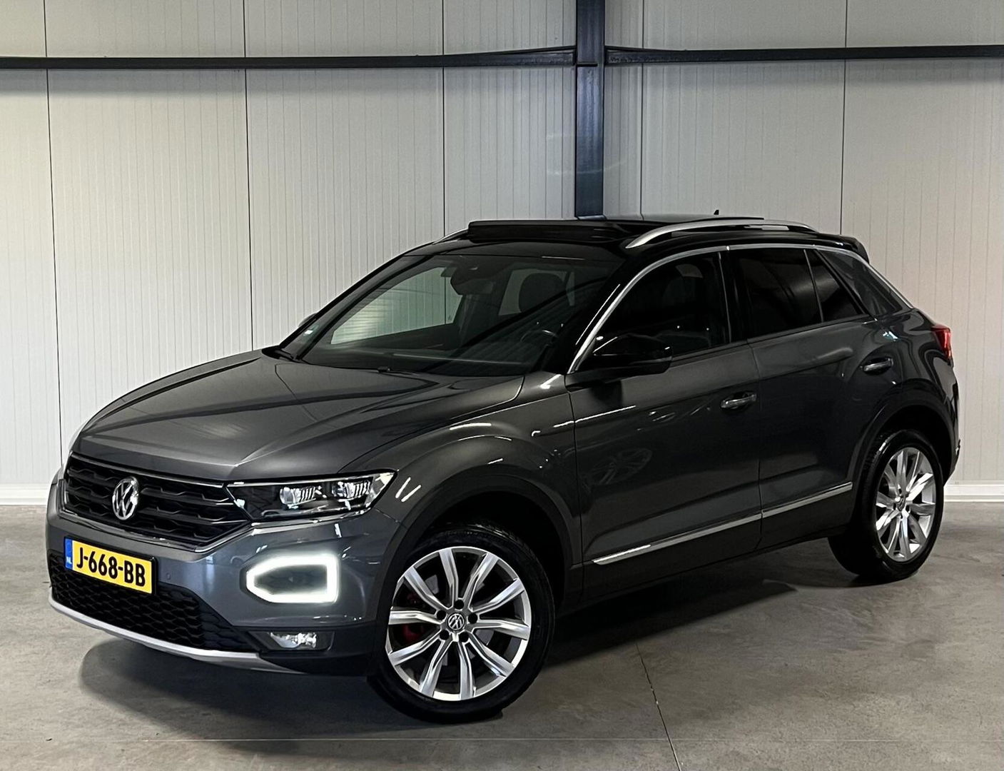 Volkswagen T-Roc 1.5 TSI 150PK Sport Pano Virtual Trekhaak