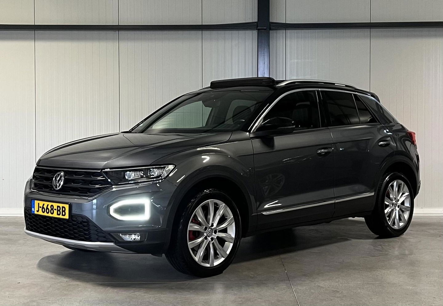 Volkswagen T-Roc 1.5 TSI 150PK Sport Pano Virtual Trekhaak