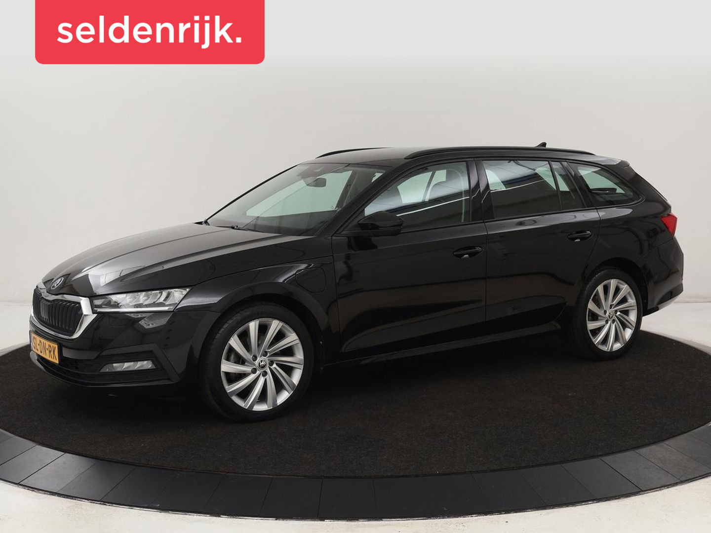Škoda Octavia 1.4 TSI iV PHEV Business Edition | Stoel & stuurverwarming | Carplay | Navigatie | Parkeerhulp | Climate control | Cruise control