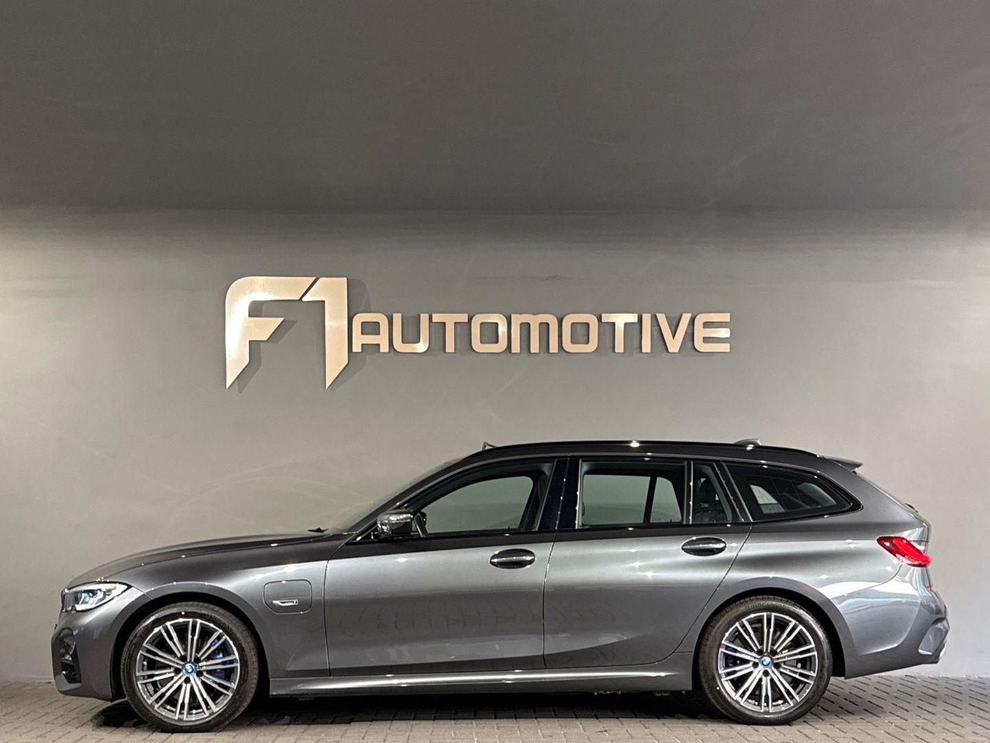 BMW 3 Serie Touring 320e Pano|M Sport|Memory|HuD|Sfeer|Leder