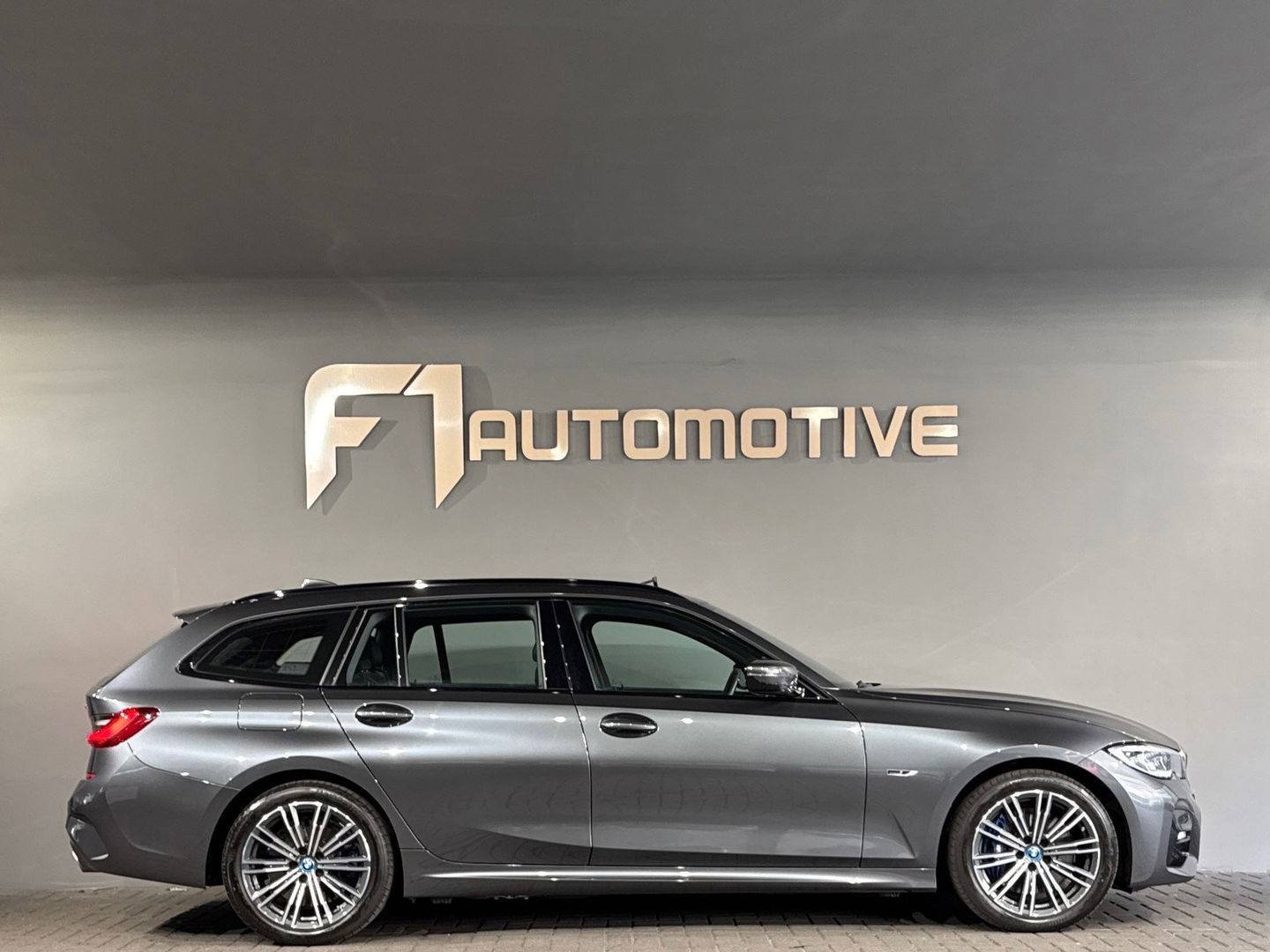 BMW 3 Serie Touring 320e Pano|M Sport|Memory|HuD|Sfeer|Leder