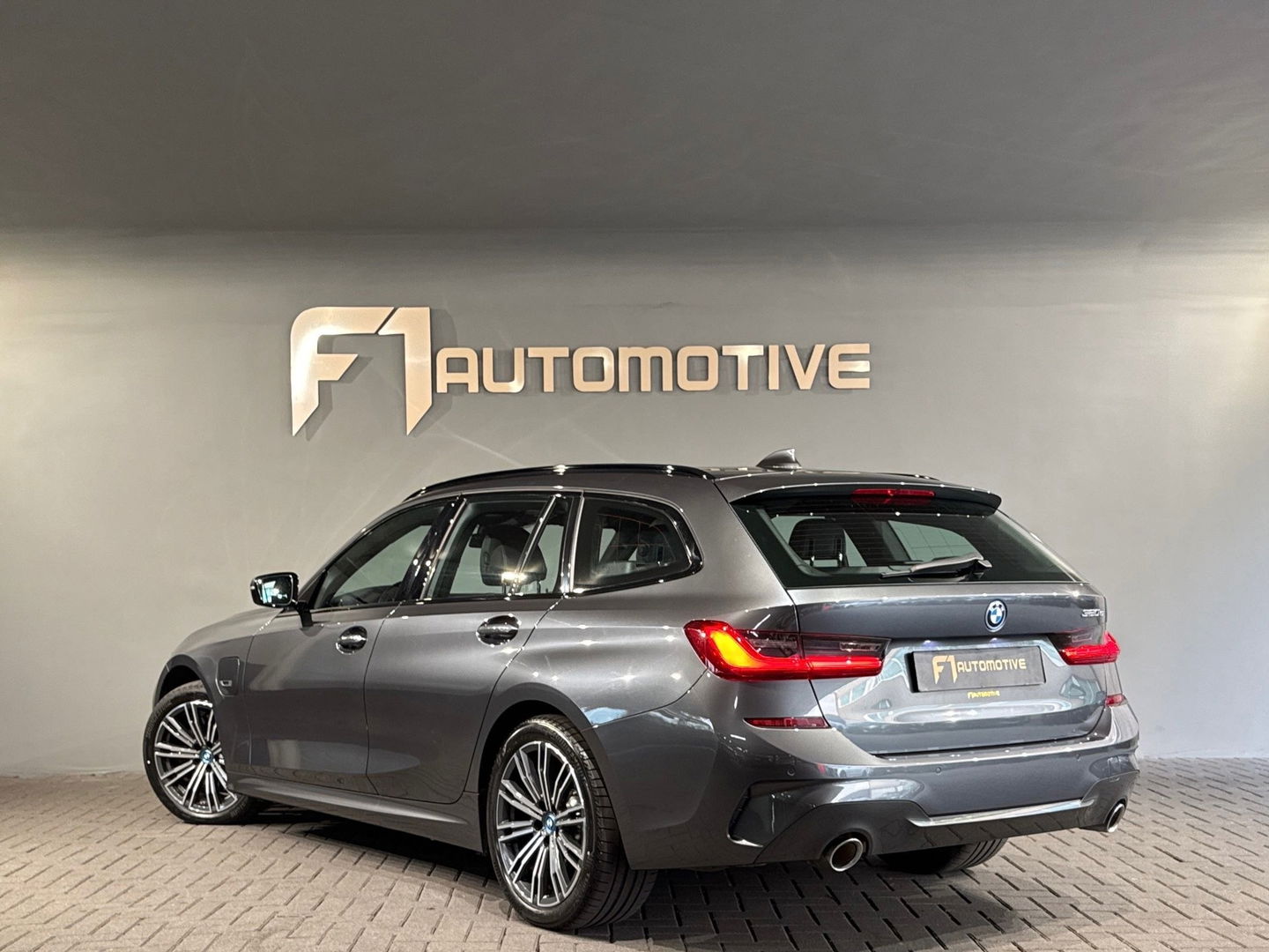 BMW 3 Serie Touring 320e Pano|M Sport|Memory|HuD|Sfeer|Leder