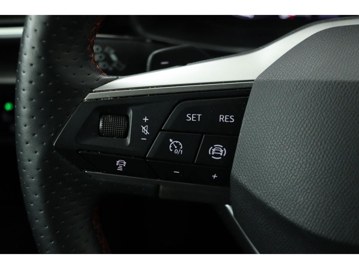 SEAT Leon 1.5 eTSI FR Launch Edition | Carplay | Stoel & stuurverwarming | Camera | Adaptive cruise | Navigatie | Keyless | Full LED | Sportstoelen