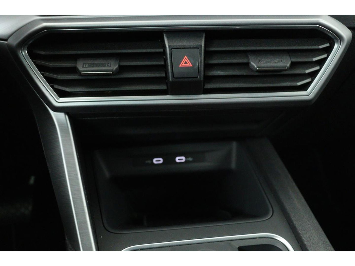 SEAT Leon 1.5 eTSI FR Launch Edition | Carplay | Stoel & stuurverwarming | Camera | Adaptive cruise | Navigatie | Keyless | Full LED | Sportstoelen