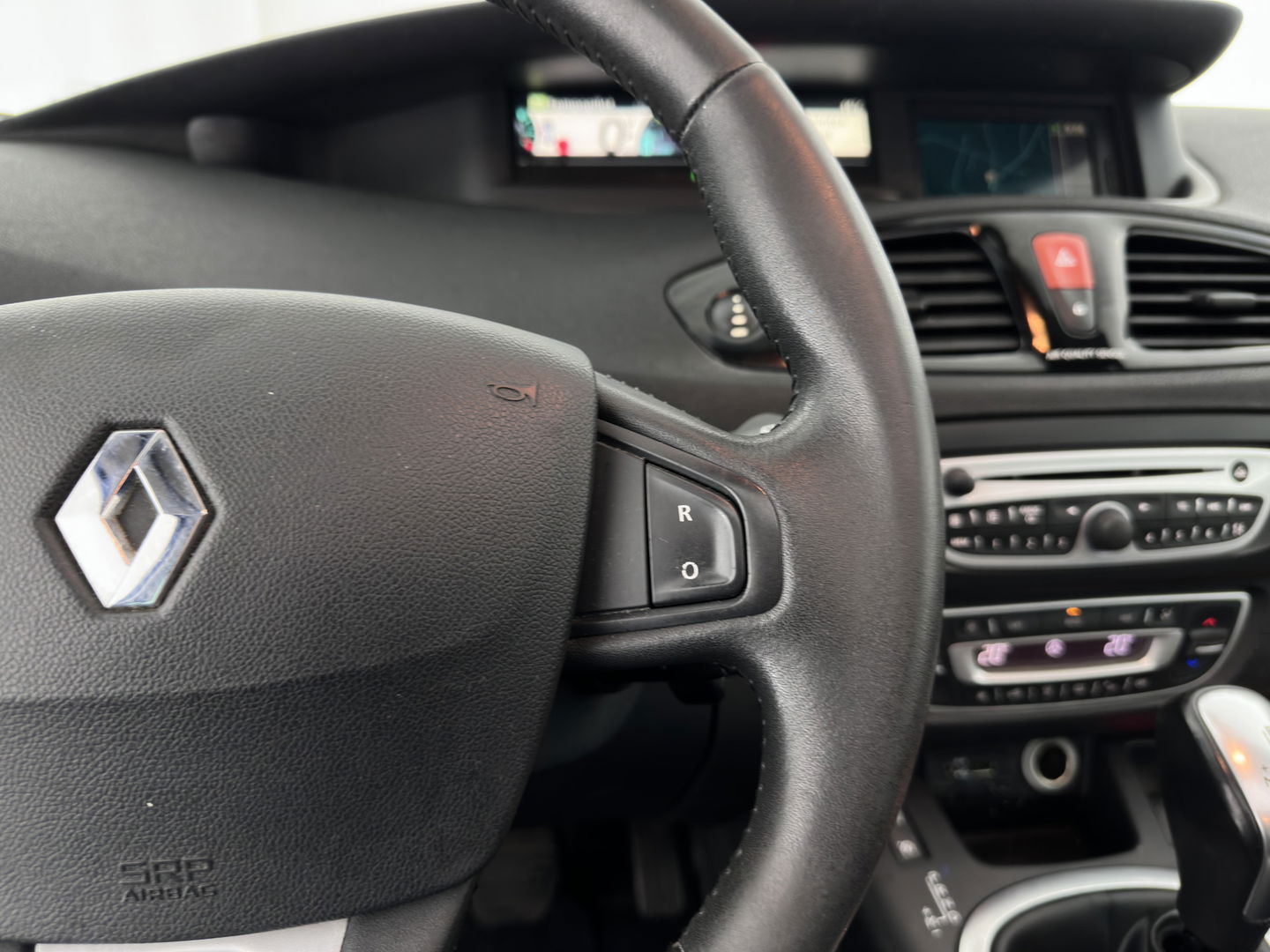 Renault Scénic 2.0 Aut. *PANO | LEATHER-FABRIC | NAVI-FULLMAP | KEYLESS | ECC | PDC | CRUISE | 17''ALU | TOWBAR*