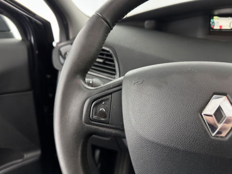 Renault Scénic 2.0 Aut. *PANO | LEATHER-FABRIC | NAVI-FULLMAP | KEYLESS | ECC | PDC | CRUISE | 17''ALU | TOWBAR*