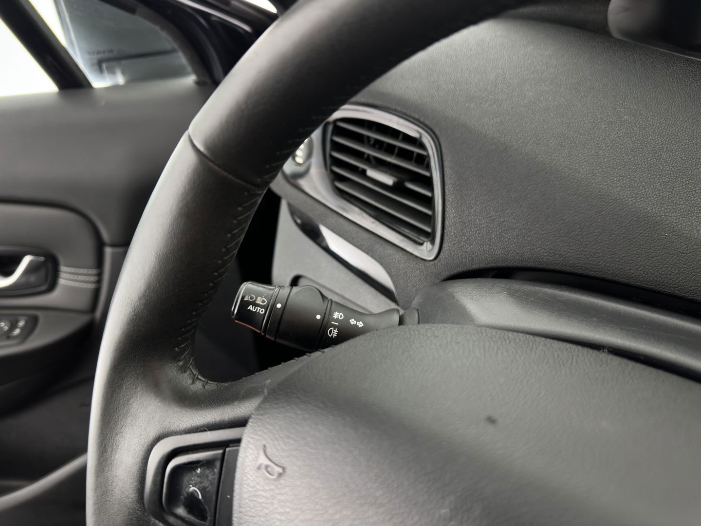 Renault Scénic 2.0 Aut. *PANO | LEATHER-FABRIC | NAVI-FULLMAP | KEYLESS | ECC | PDC | CRUISE | 17''ALU | TOWBAR*