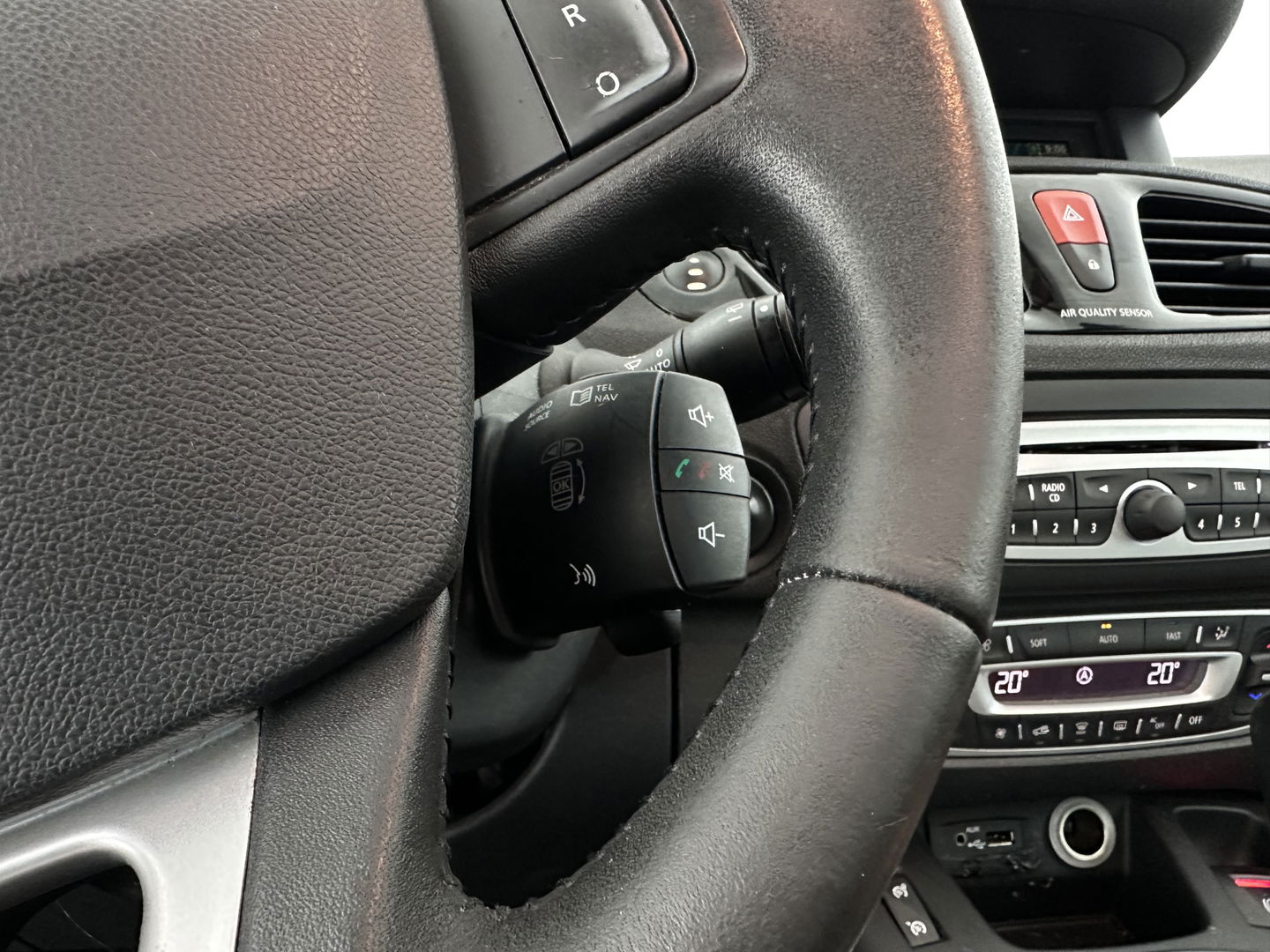 Renault Scénic 2.0 Aut. *PANO | LEATHER-FABRIC | NAVI-FULLMAP | KEYLESS | ECC | PDC | CRUISE | 17''ALU | TOWBAR*