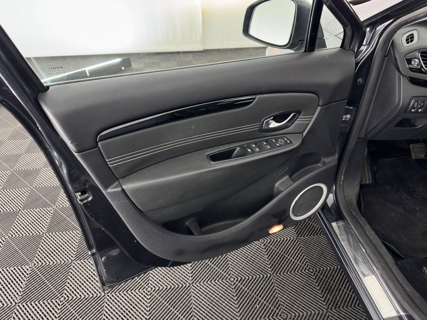 Renault Scénic 2.0 Aut. *PANO | LEATHER-FABRIC | NAVI-FULLMAP | KEYLESS | ECC | PDC | CRUISE | 17''ALU | TOWBAR*