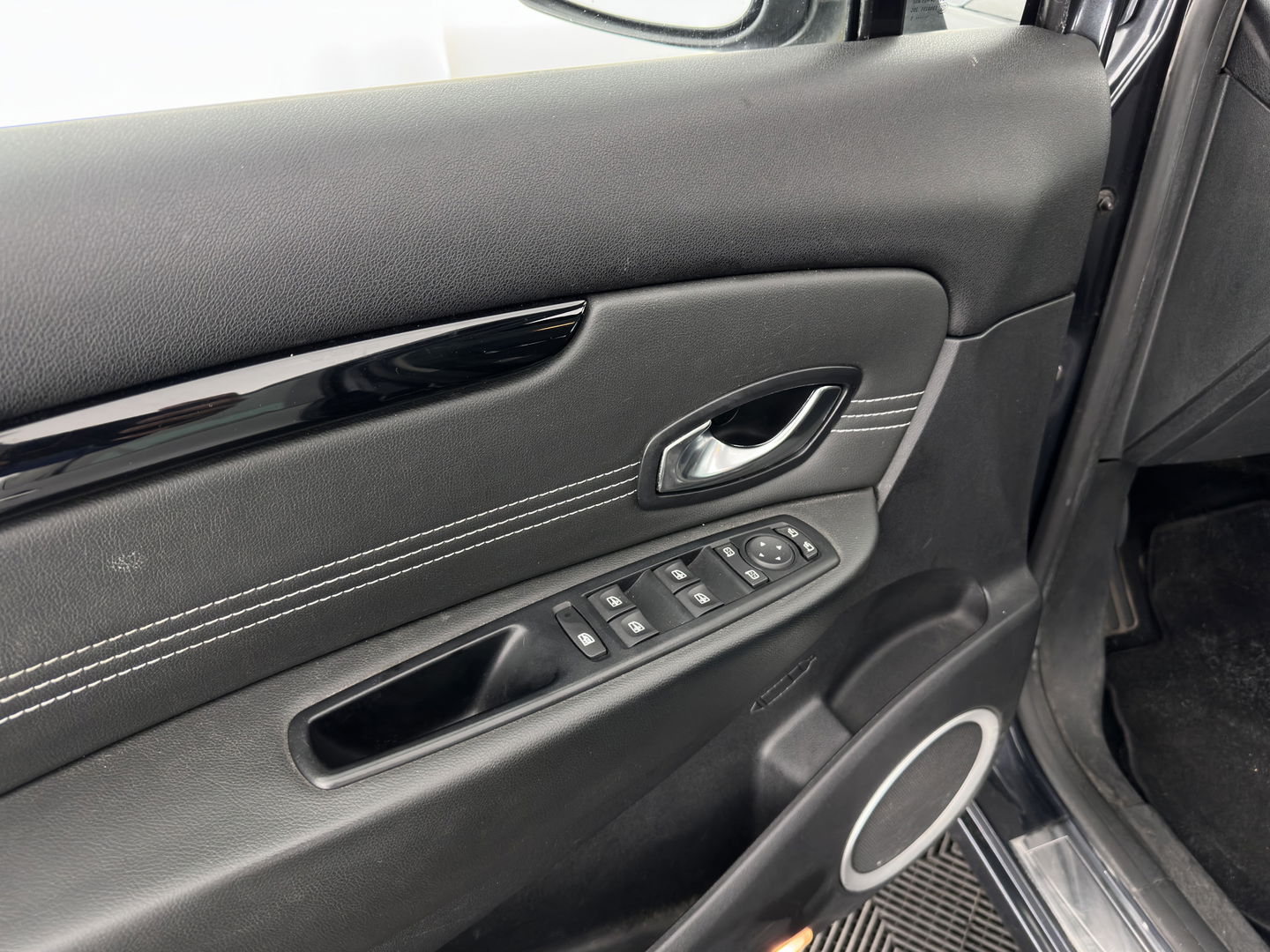 Renault Scénic 2.0 Aut. *PANO | LEATHER-FABRIC | NAVI-FULLMAP | KEYLESS | ECC | PDC | CRUISE | 17''ALU | TOWBAR*