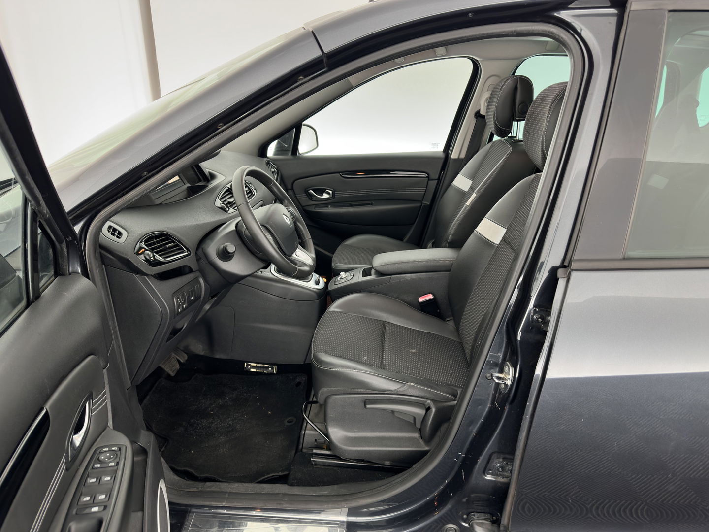 Renault Scénic 2.0 Aut. *PANO | LEATHER-FABRIC | NAVI-FULLMAP | KEYLESS | ECC | PDC | CRUISE | 17''ALU | TOWBAR*