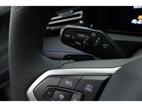 Volkswagen Tiguan 1.5 eHybrid R-Line Black Style | Pano | Massage | Adapt. Cruise | IQ. Light | Camera | Keyless | CarPlay