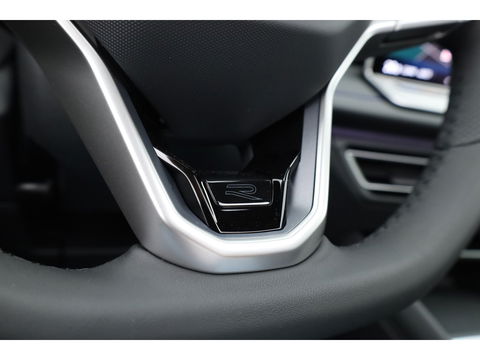 Volkswagen Tiguan 1.5 eHybrid R-Line Black Style | Pano | Massage | Adapt. Cruise | IQ. Light | Camera | Keyless | CarPlay