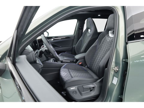 Volkswagen Tiguan 1.5 eHybrid R-Line Black Style | Pano | Massage | Adapt. Cruise | IQ. Light | Camera | Keyless | CarPlay