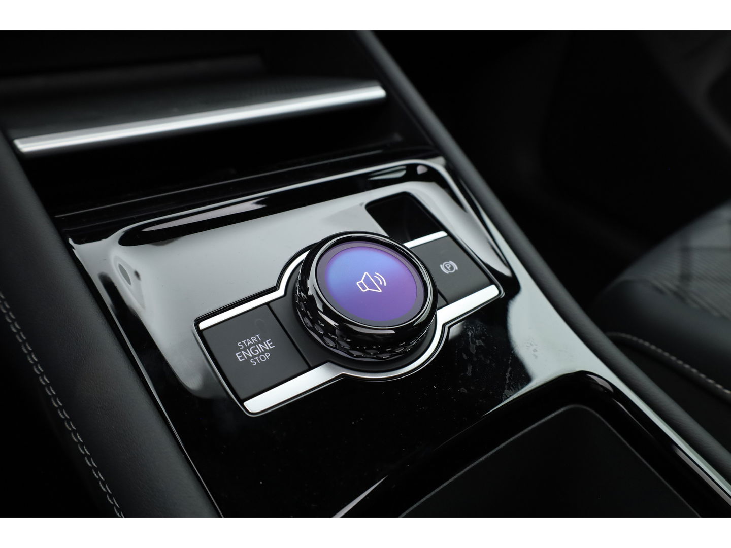 Volkswagen Tiguan 1.5 eHybrid R-Line Black Style | Pano | Massage | Adapt. Cruise | IQ. Light | Camera | Keyless | CarPlay