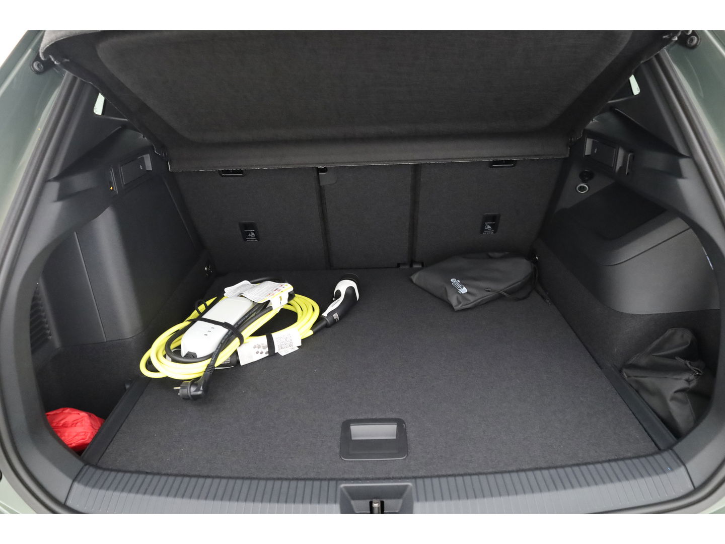 Volkswagen Tiguan 1.5 eHybrid R-Line Black Style | Pano | Massage | Adapt. Cruise | IQ. Light | Camera | Keyless | CarPlay