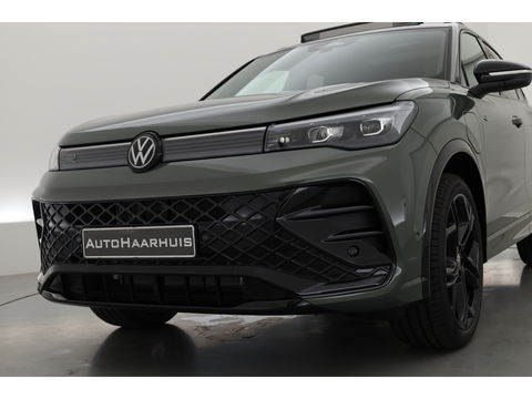 Volkswagen Tiguan 1.5 eHybrid R-Line Black Style | Pano | Massage | Adapt. Cruise | IQ. Light | Camera | Keyless | CarPlay