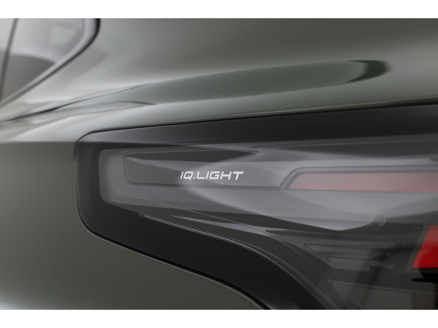Volkswagen Tiguan 1.5 eHybrid R-Line Black Style | Pano | Massage | Adapt. Cruise | IQ. Light | Camera | Keyless | CarPlay