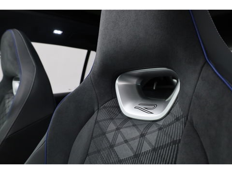 Volkswagen Tiguan 1.5 eHybrid R-Line Black Style | Pano | Massage | Adapt. Cruise | IQ. Light | Camera | Keyless | CarPlay